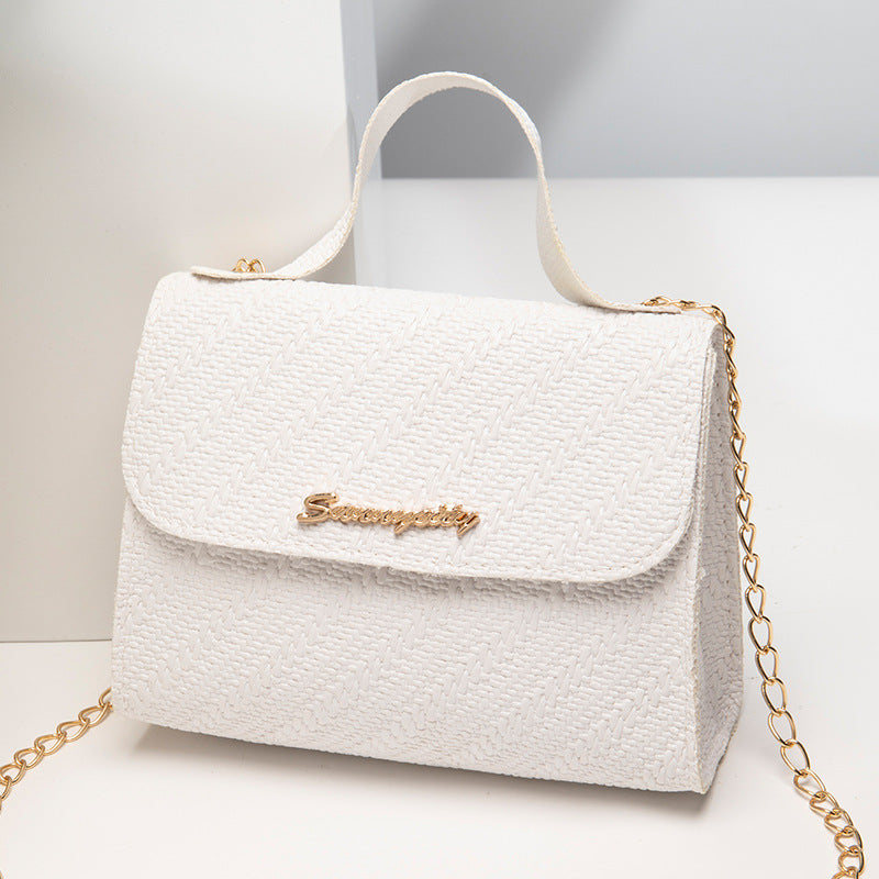 Maison Étoile™ | Chaîne sculptée, style sobre