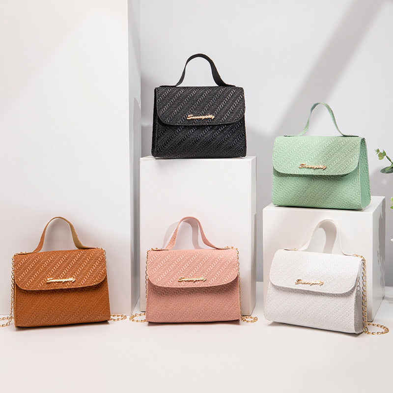 Maison Étoile™ | Chaîne sculptée, style sobre